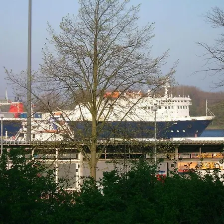 Reese Uitzicht Op De Trave Lubeck